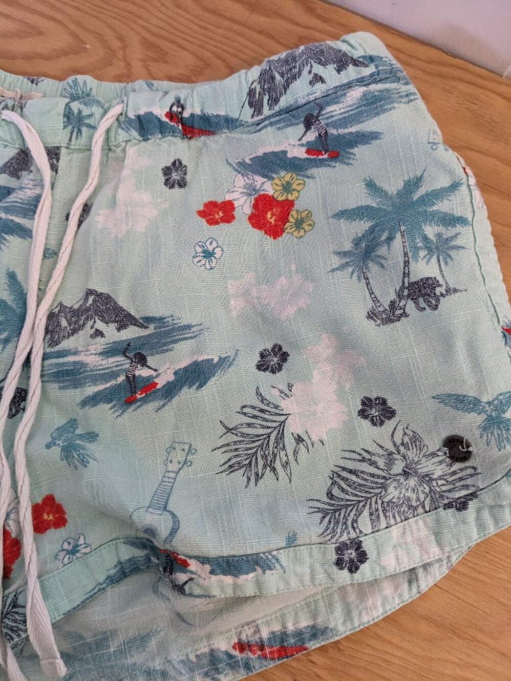 Roxy Tropical Flowers & Surfers Shorts Sz M - Picture 6 of 6